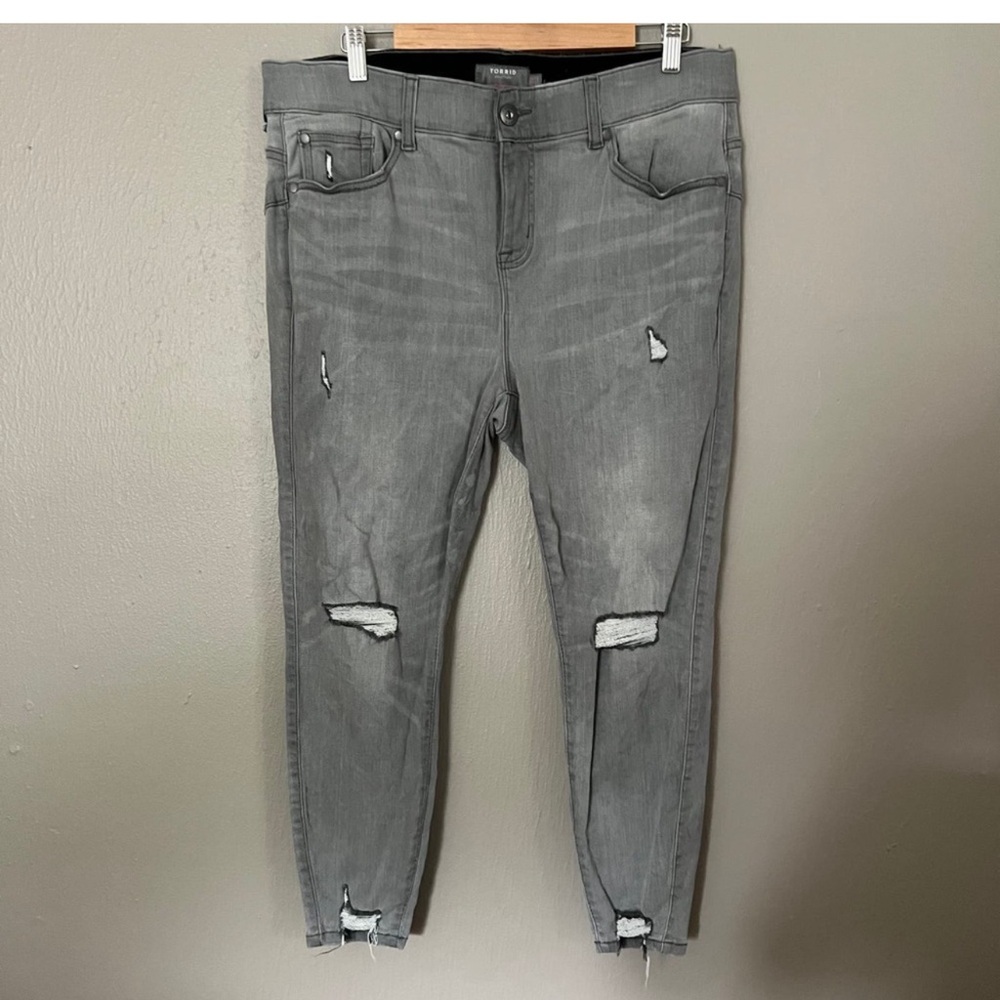 TORRID Grey Bombshell Skinny Ripped Distressed Size 16S casual high rise